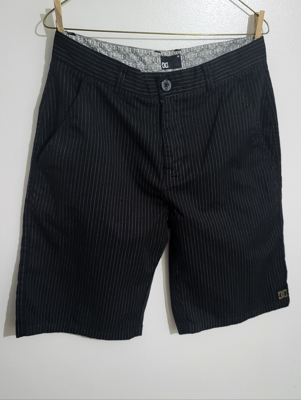 DC Mens Black Pinstripe Shorts Size 32